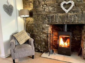 The Cwtch, Log Fire, Sleeps 5, Nr Zip World Tower & bike Park Wales